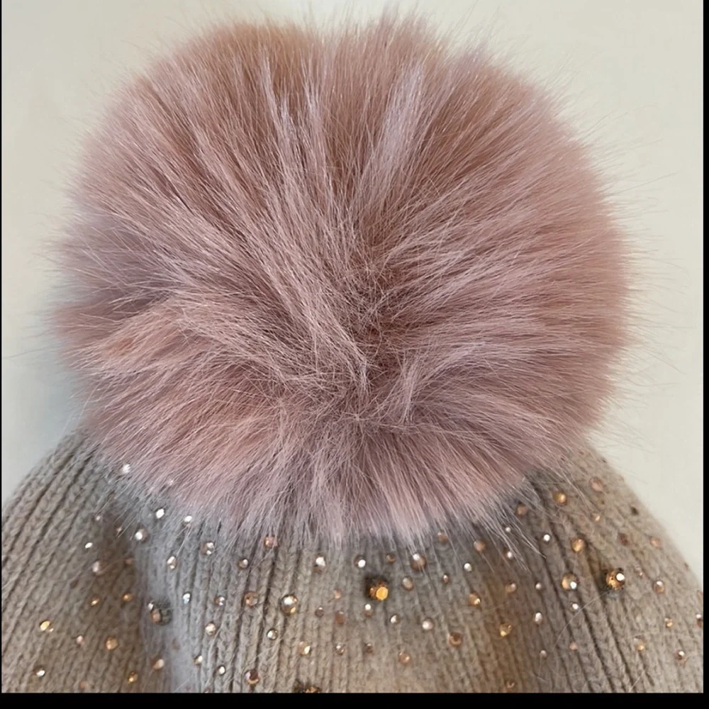 FURLUX Wool and Cashmere PomPom Blush Beanie
NWT - Picture 5 of 9